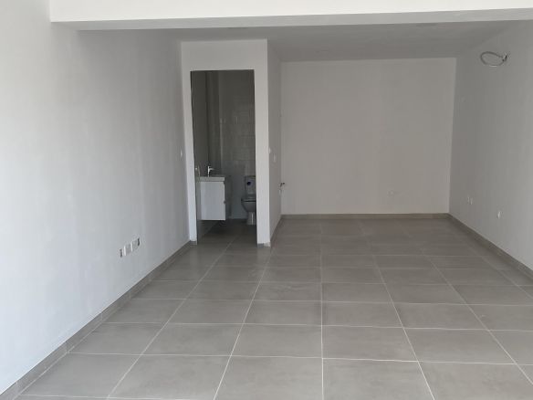 Commercial Space Swieqi