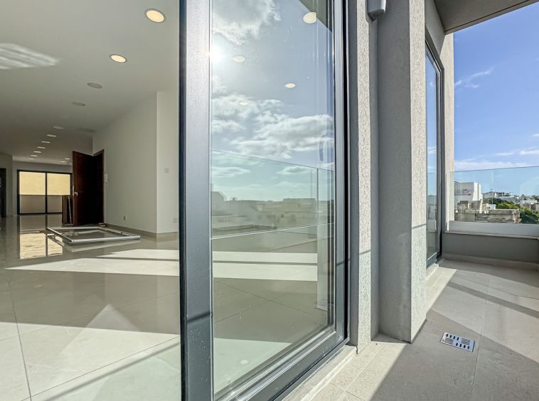 Small Modern Iklin Office