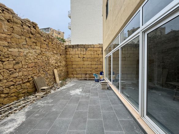 Nice Office Spinola Bay St Julian's