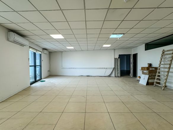 250sqm Office in Luqa