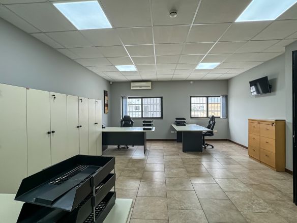 First Floor Office in Marsa