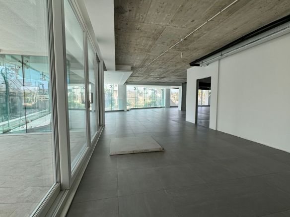 High End Office Mosta