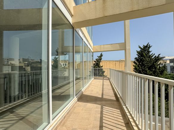 Modern Bright Office Level 2