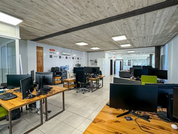 Well Lit Office in St Venera To Let