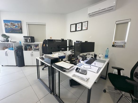 Corner Office Space Attard