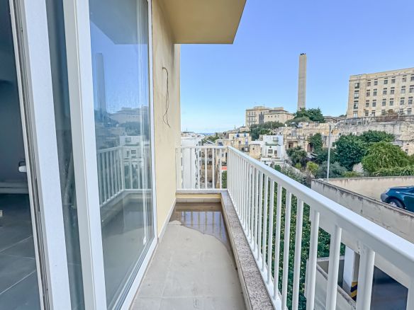 Small Pieta Office To Let