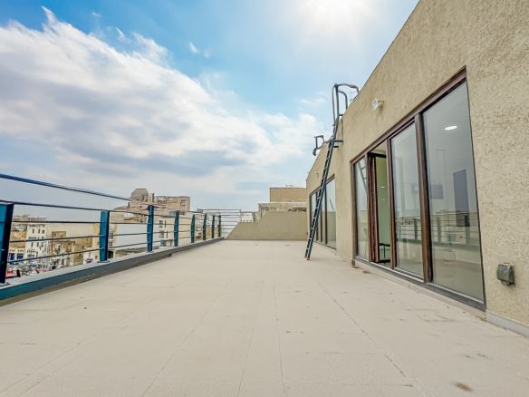 Seafront Penthouse in Marsa