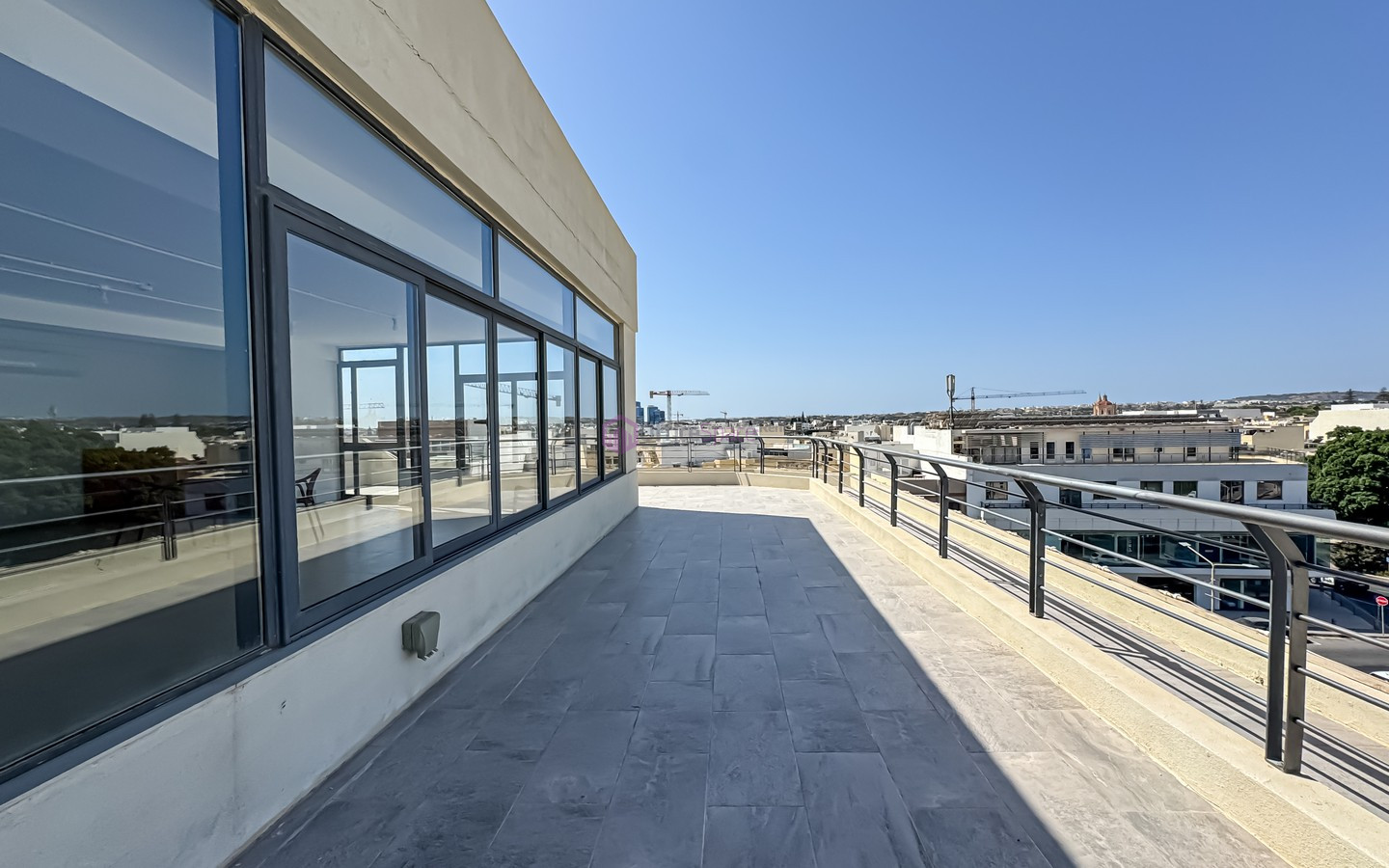 Modern Offices in Iklin To Let