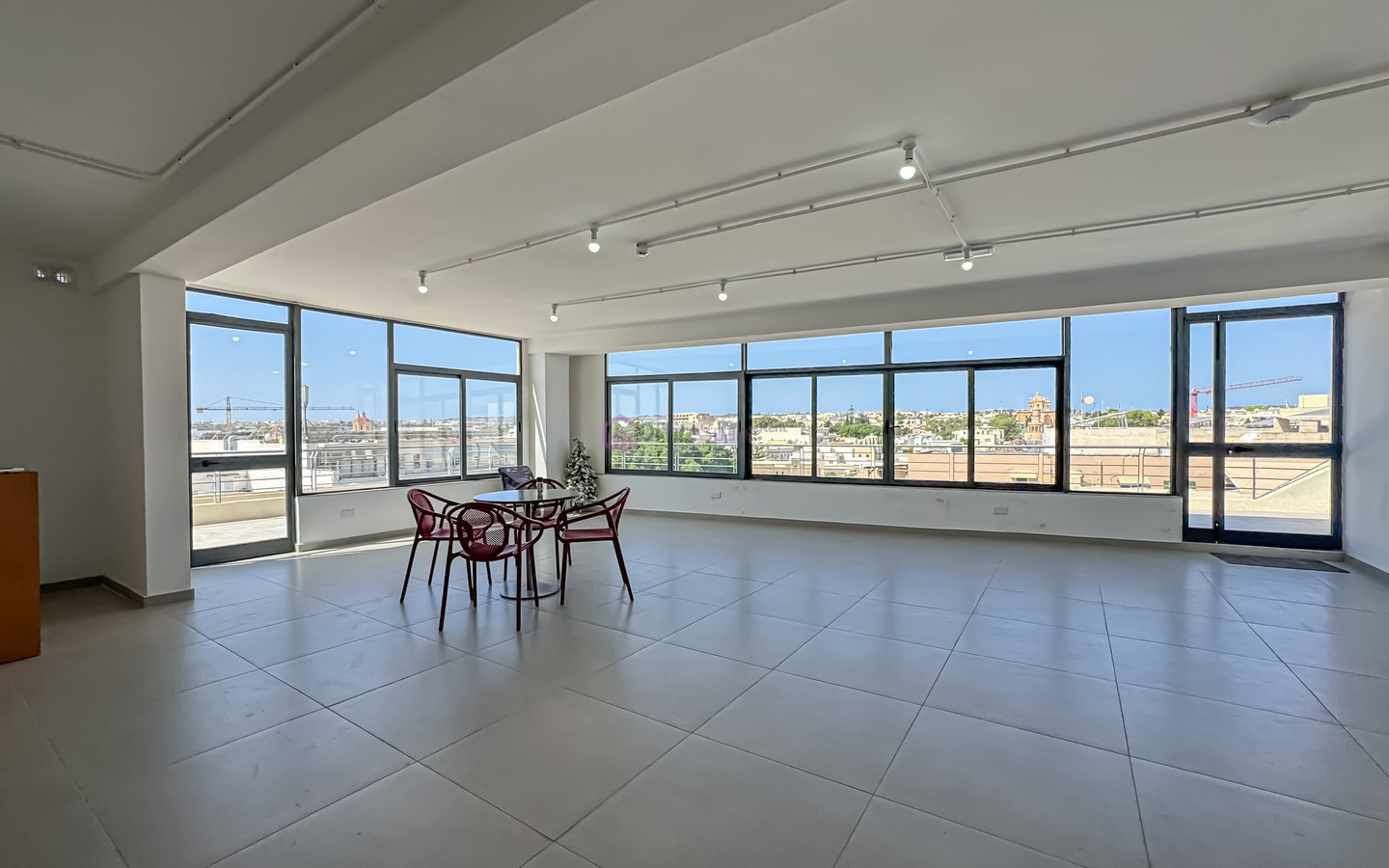 Modern Offices in Iklin To Let