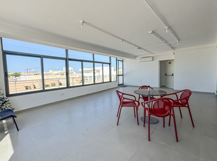 Modern Offices in Iklin To Let