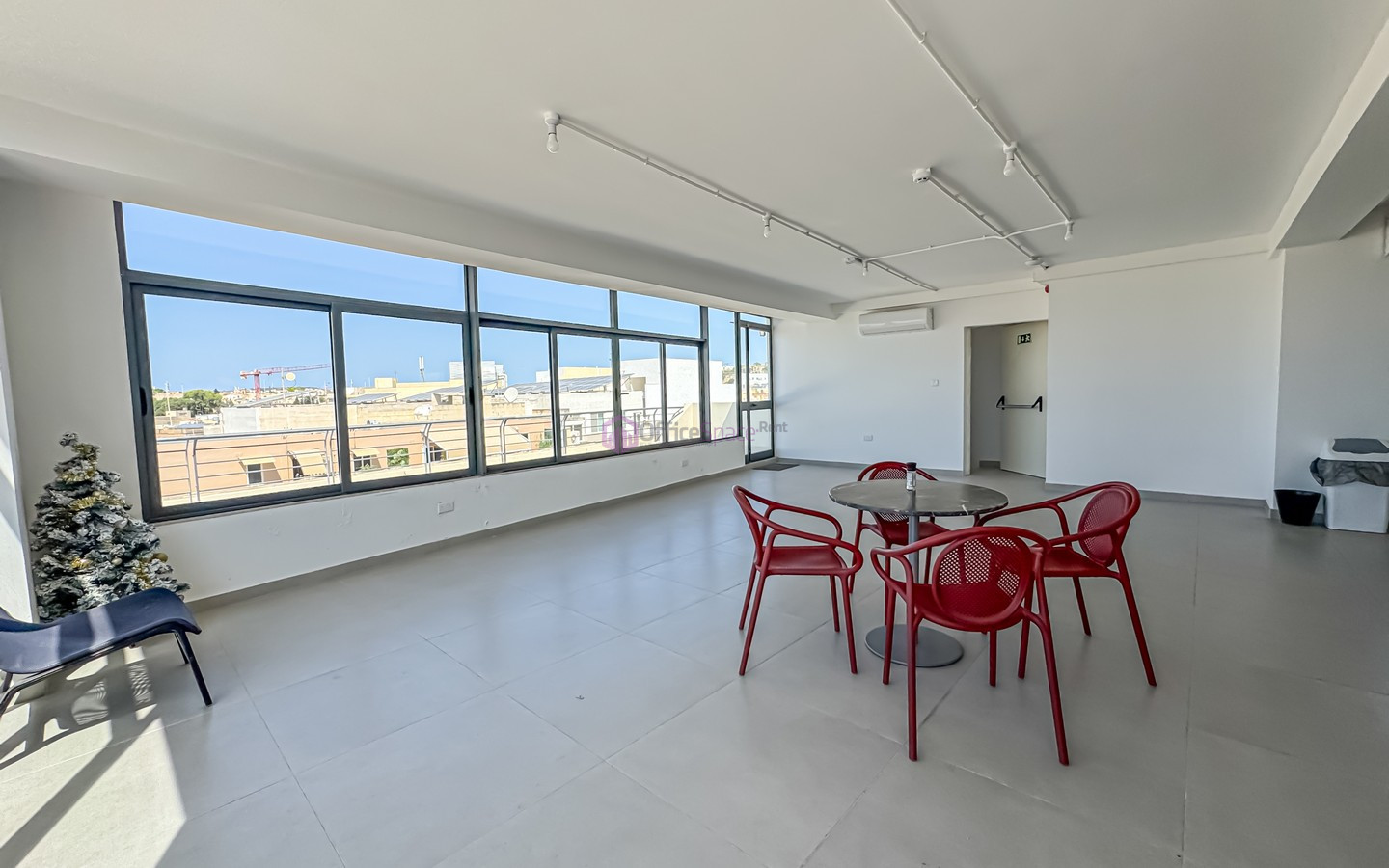Modern Offices in Iklin To Let