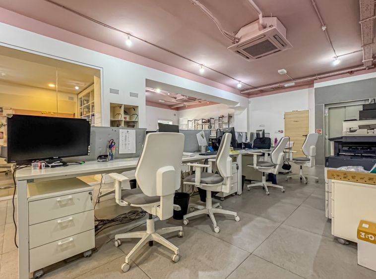 Second Floor Office in Iklin To Let