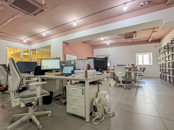 Second Floor Office in Iklin To Let