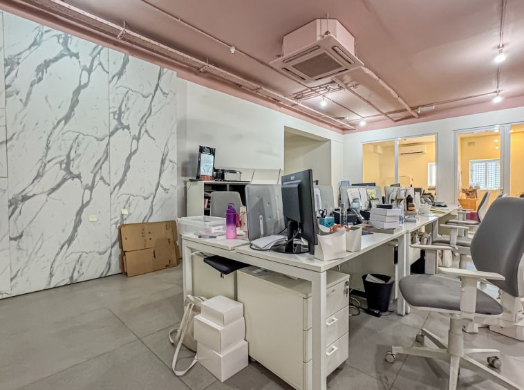 Second Floor Office in Iklin To Let