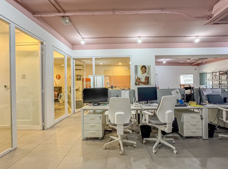 Second Floor Office in Iklin To Let
