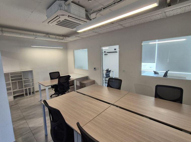 Eight Desk Serviced Office Burmarrad