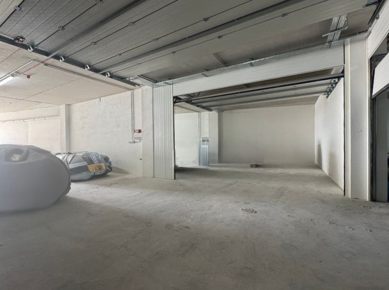 Second Floor Warehouse To Let
