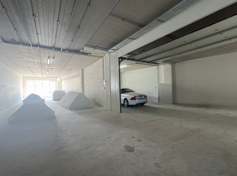 Second Floor Warehouse To Let