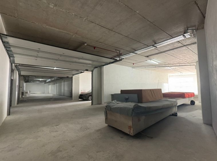 Second Floor Warehouse To Let