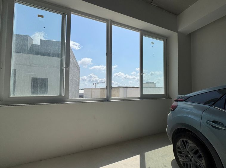 Second Floor Warehouse To Let