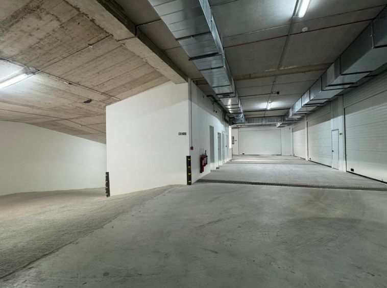 Second Floor Warehouse To Let