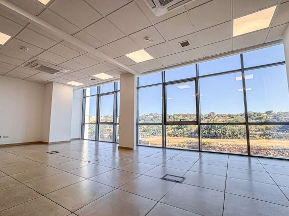 Malta Office for 40-50 Desks