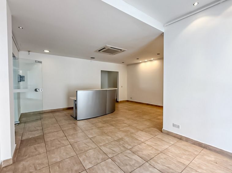 Corner Office in Hal Balzan