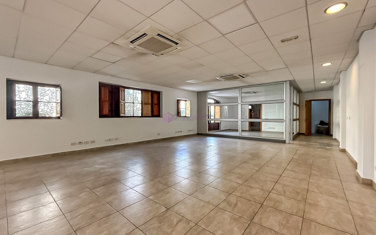 Corner Office in Hal Balzan