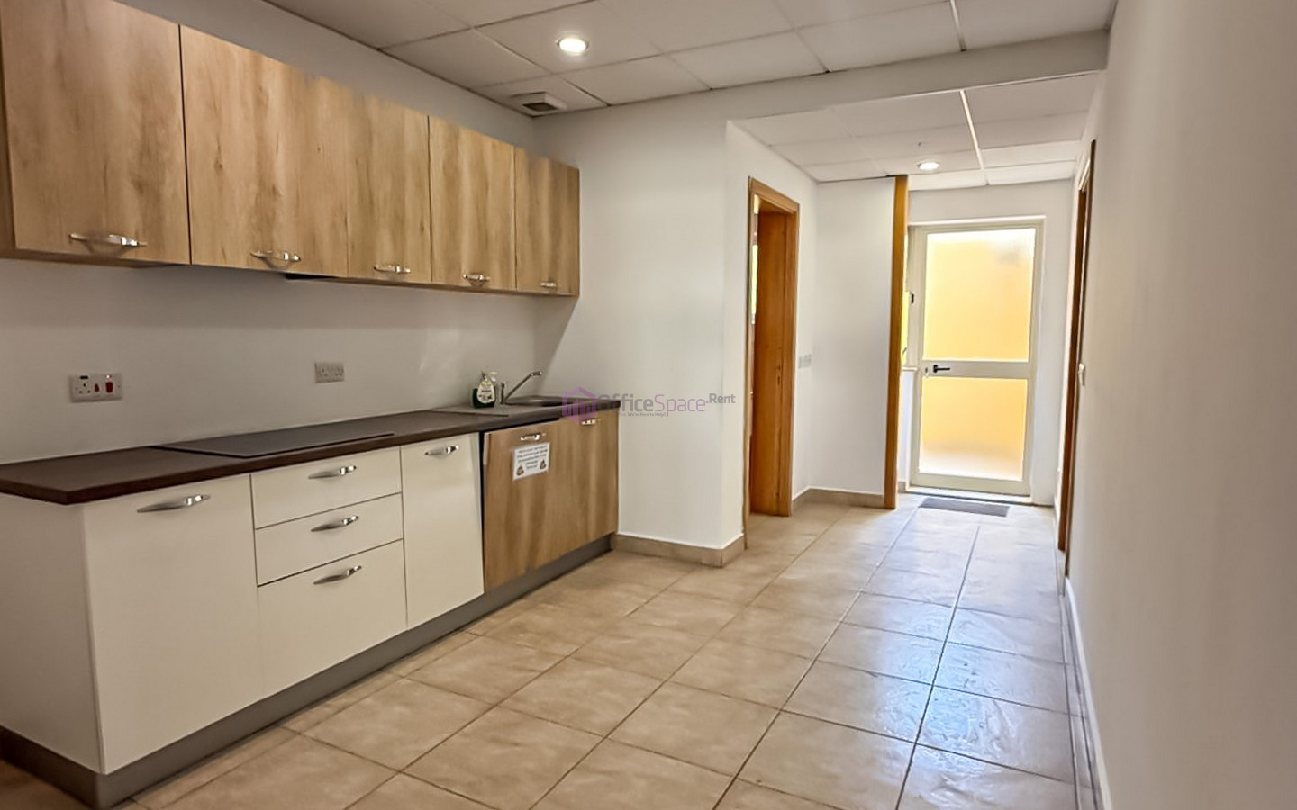 Corner Office in Hal Balzan