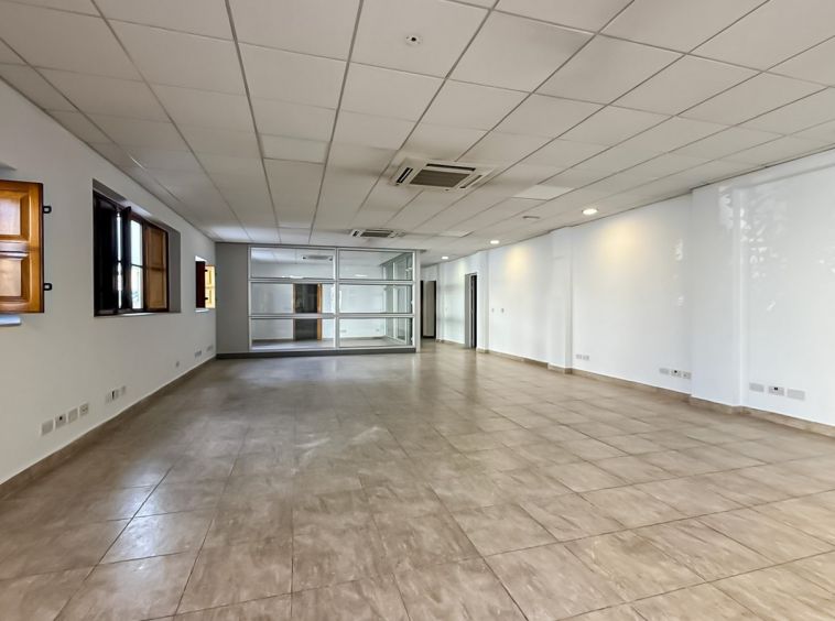 Corner Office in Hal Balzan
