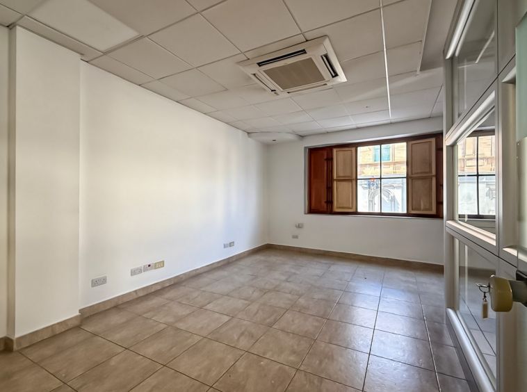 Corner Office in Hal Balzan