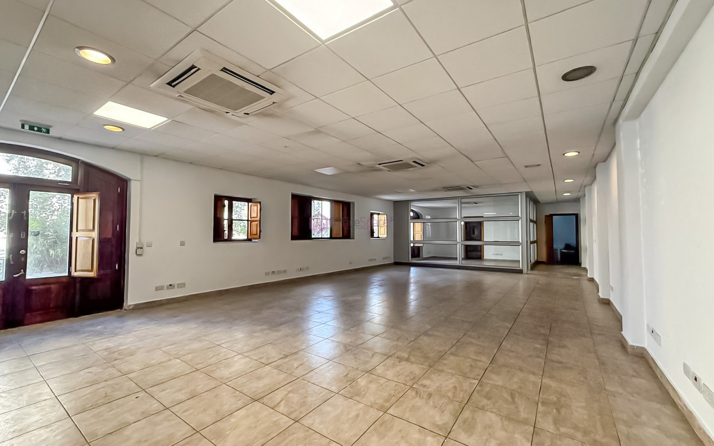 Corner Office in Hal Balzan