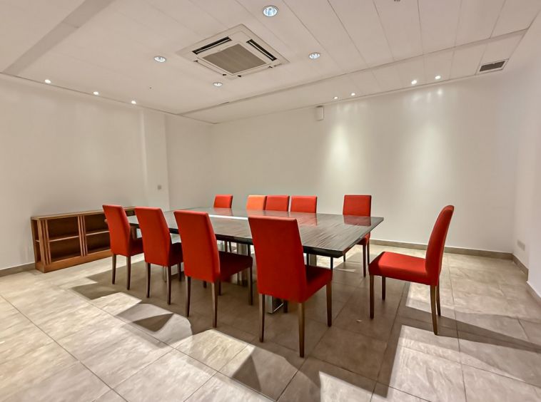 Corner Office in Hal Balzan