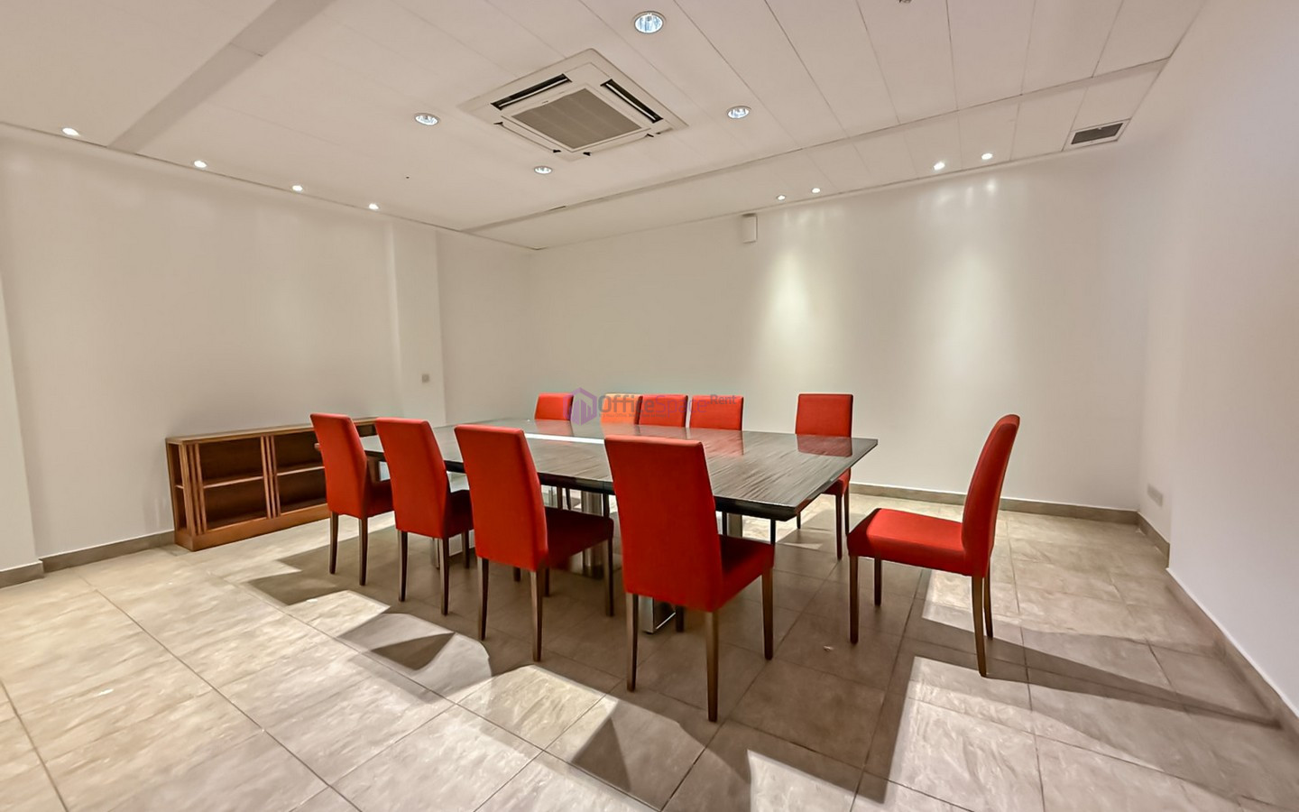 Corner Office in Hal Balzan
