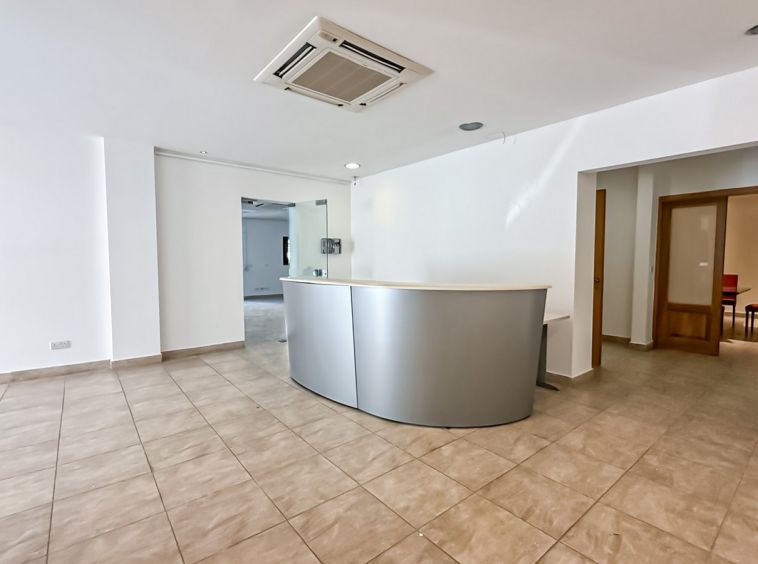 Corner Office in Hal Balzan
