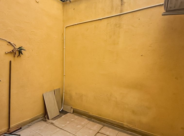 Corner Office in Hal Balzan
