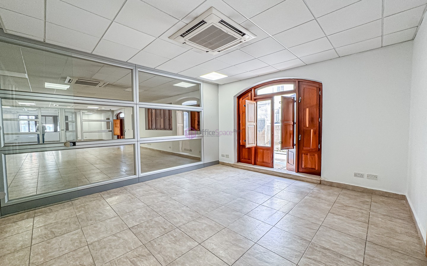 Corner Office in Hal Balzan