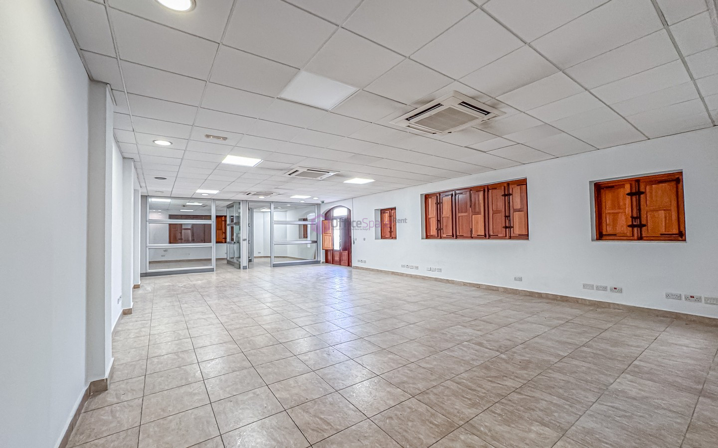 Corner Office in Hal Balzan