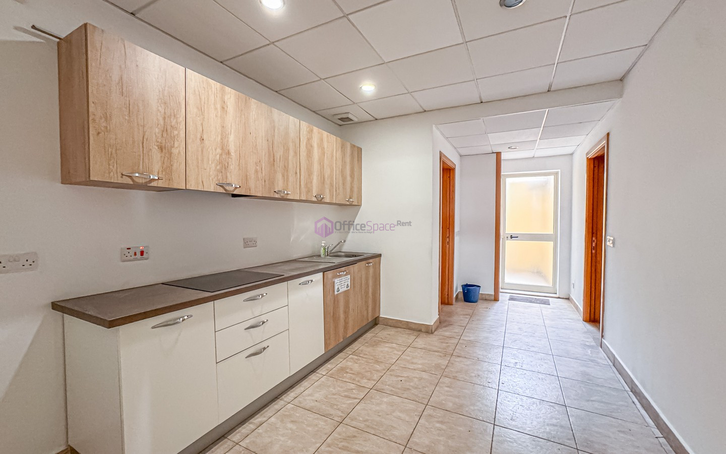 Corner Office in Hal Balzan