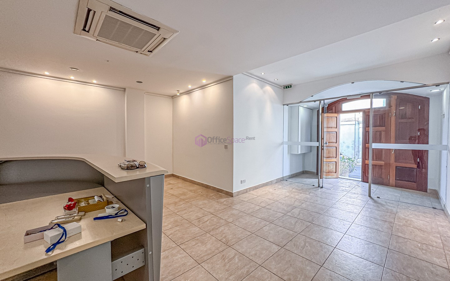 Corner Office in Hal Balzan