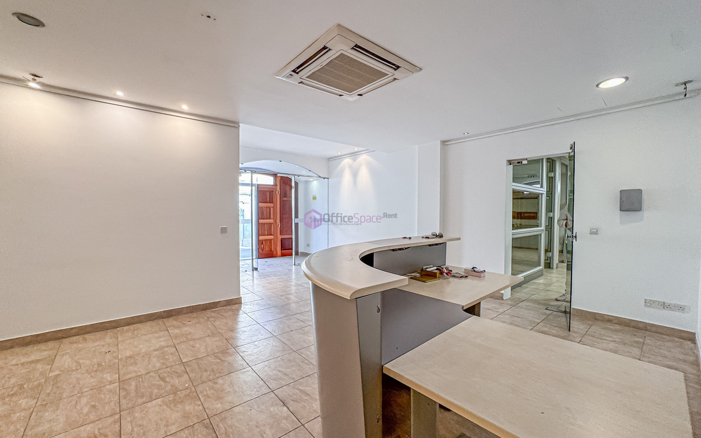 Corner Office in Hal Balzan