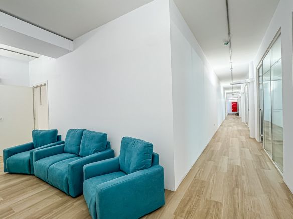 Premium 4 Desk Serviced Office