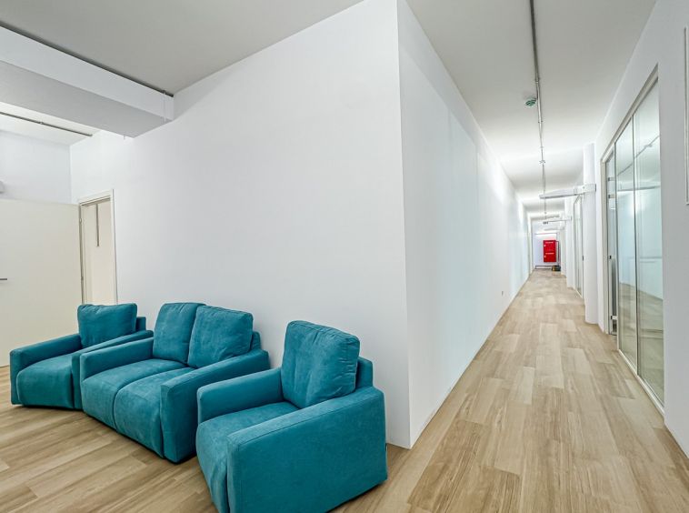 Premium 4 Desk Serviced Office