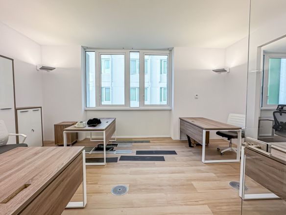 Premium 4 Desk Serviced Office