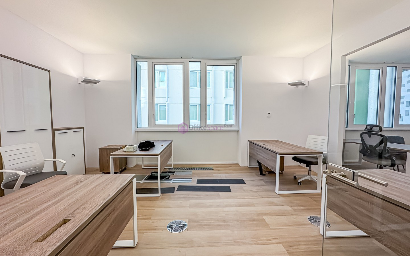 Premium 4 Desk Serviced Office