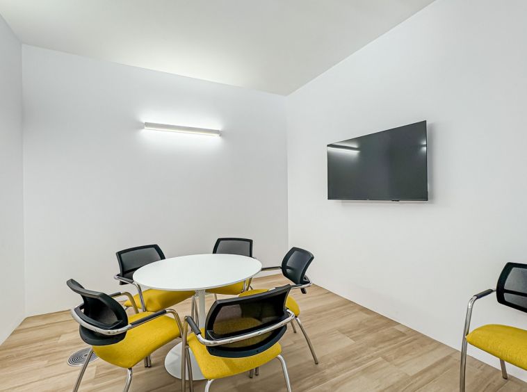 Premium 4 Desk Serviced Office