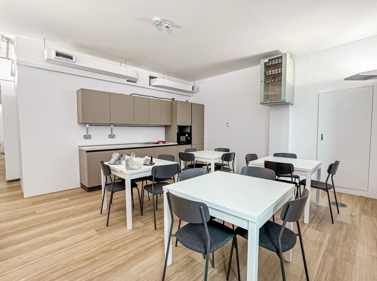 Premium 4 Desk Serviced Office