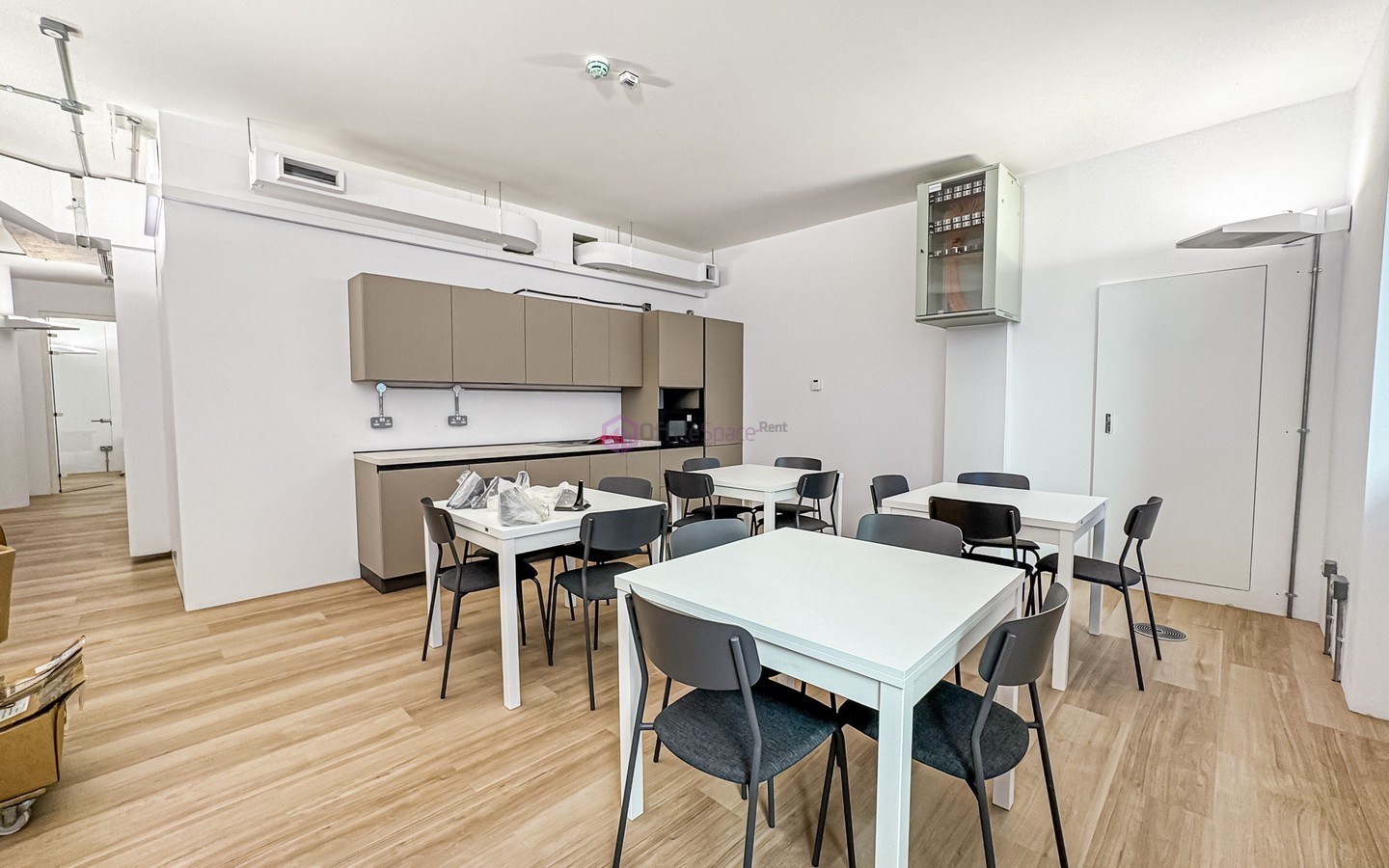 Premium 4 Desk Serviced Office