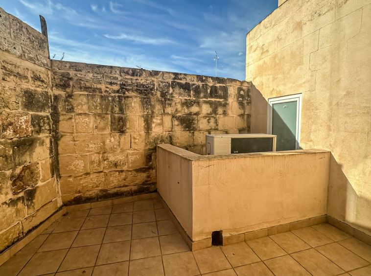 Naxxar Commercial Space To Let