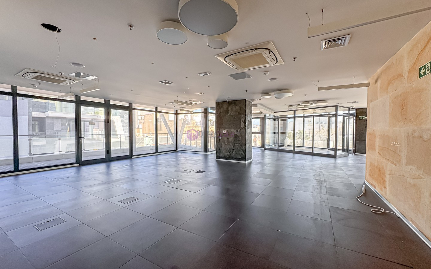 Professional Office for 45 Work Spaces Professional Office for 45 Work Spaces